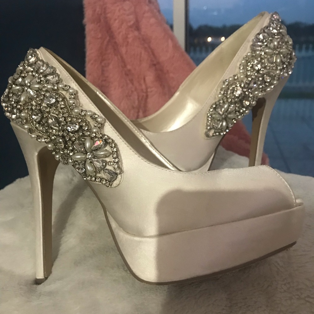 Paradox London Ivory satin Heels